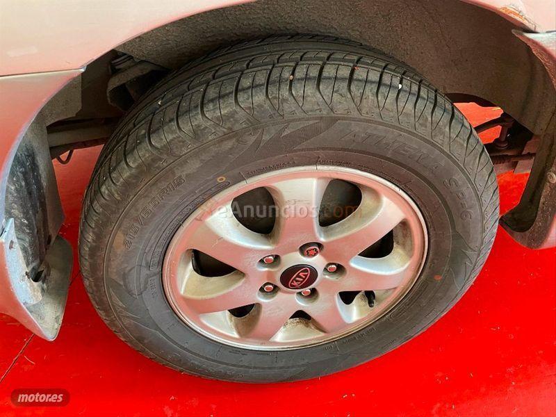 Kia Carnival 2.9 CRDi EX de 2006 con 196.000 Km por 3.500 EUR. en Valencia