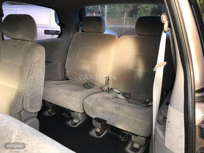 Kia Carnival 2.9 CRDi EX de 2004 con 249.500 Km por 3.899 EUR. en Lugo