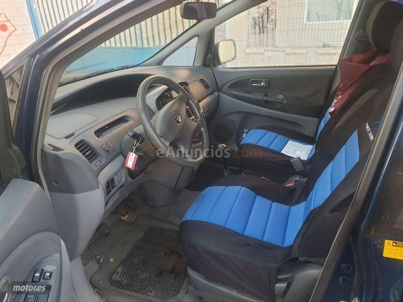 Toyota Previa 2.0 D4D Luna 7 Plazas de 2004 con 334.000 Km por 3.950 EUR. en Madrid