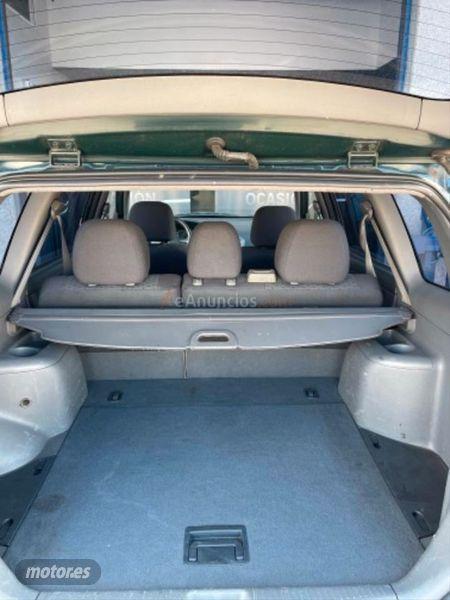 Kia Carens 2.0 CRDi LX de 2006 con 170.000 Km por 2.490 EUR. en Madrid