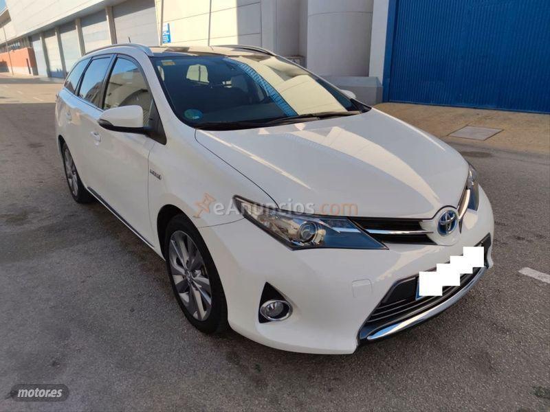 Toyota Auris 1.8 140H Advance Touring Sports de 2015 con 87.000 Km por 15.000 EUR. en Malaga