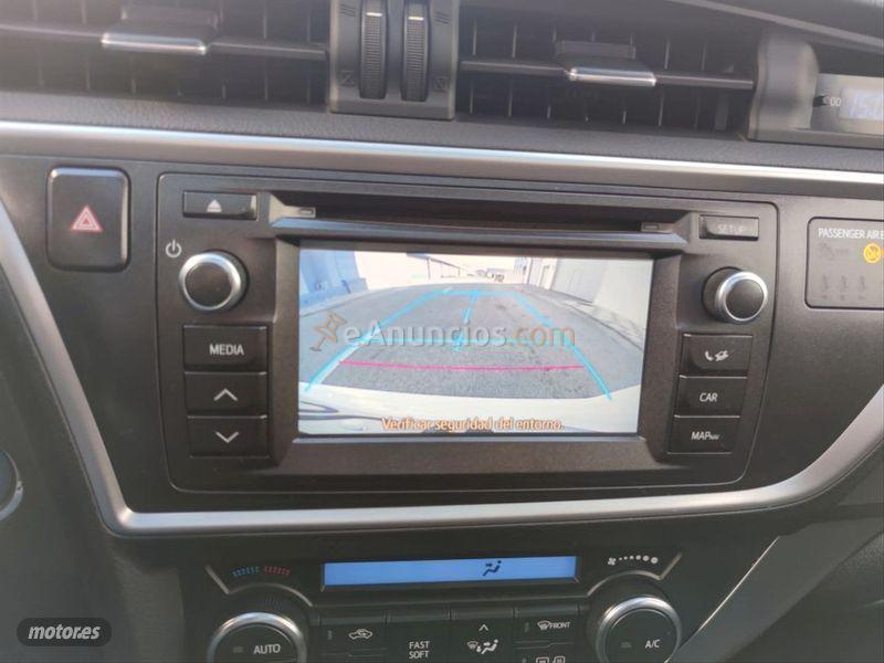 Toyota Auris 1.8 140H Advance Touring Sports de 2015 con 87.000 Km por 15.000 EUR. en Malaga