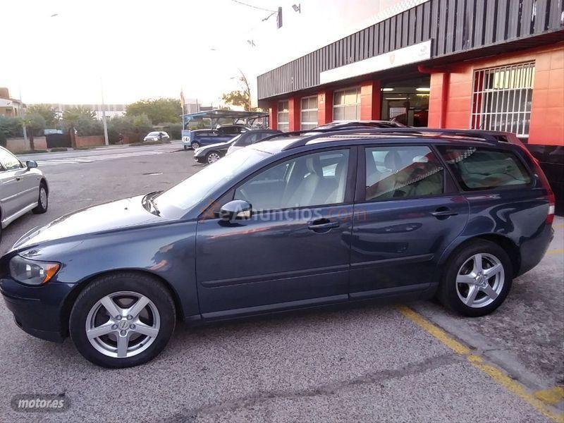Volvo V 50 2.0D Momentum de 2005 con 215.000 Km por 4.290 EUR. en Madrid