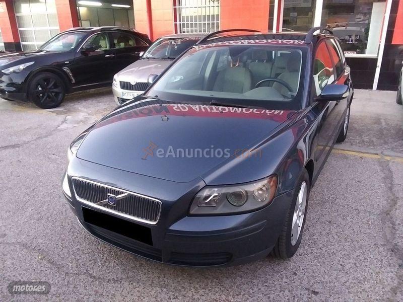 Volvo V 50 2.0D Momentum de 2005 con 215.000 Km por 4.290 EUR. en Madrid