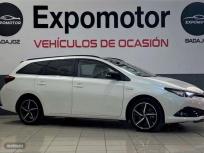 Toyota Auris 1.8 140H Feel Touring Sports de 2018 con 30.900 Km por 19.500 EUR. en Badajoz