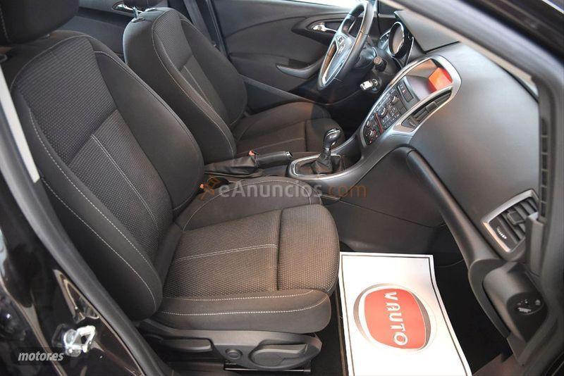 Opel Astra 1.7 CDTi 110 CV Business ST de 2014 con 190.000 Km por 8.600 EUR. en La Coruna