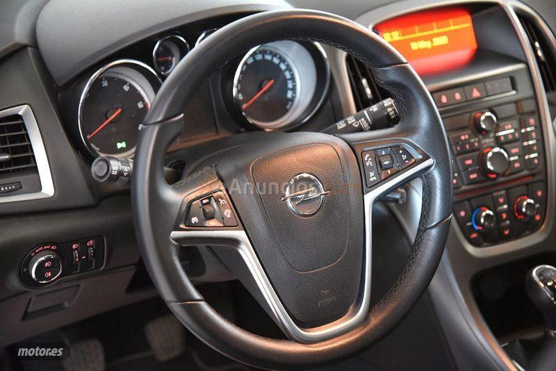 Opel Astra 1.7 CDTi 110 CV Business ST de 2014 con 190.000 Km por 8.600 EUR. en La Coruna