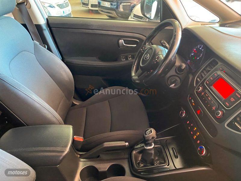 Kia Carens 1.7 CRDi VGT 115CV xTech EcoDynam 5pl de 2016 con 243.000 Km por 9.700 EUR. en Sevilla