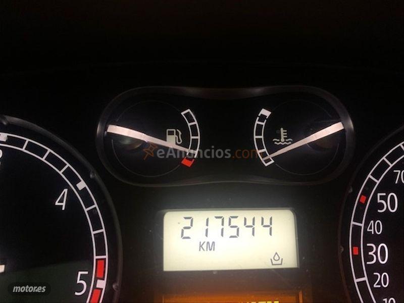 Renault Laguna G.Tour Luxe Privilege 2.0dCi 150CV E4 de 2006 con 217.000 Km por 5.500 EUR. en Burgos