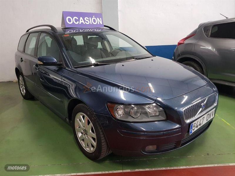 Volvo V 50 2.0D Kinetic de 2006 con 202.000 Km por 4.500 EUR. en Valladolid