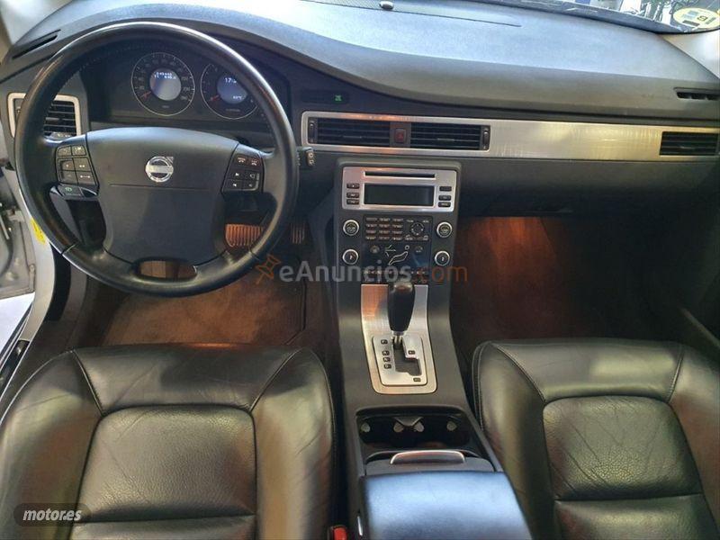Volvo XC 70 D5 Momentum Auto de 2008 con 240.000 Km por 12.000 EUR. en Jaen