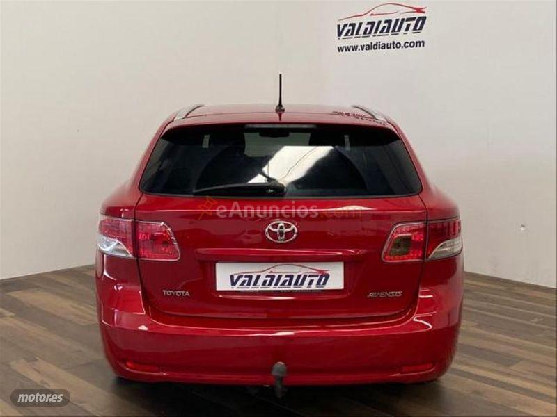 Toyota Avensis 2.2 D4D Executive Wagon de 2009 con 264.001 Km por 7.500 EUR. en Navarra