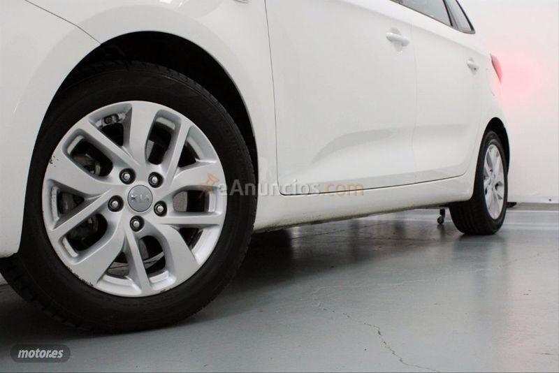 Kia Carens 1.6 GDi 99kW 135CV Concept de 2018 con 37.050 Km por 17.190 EUR. en Madrid