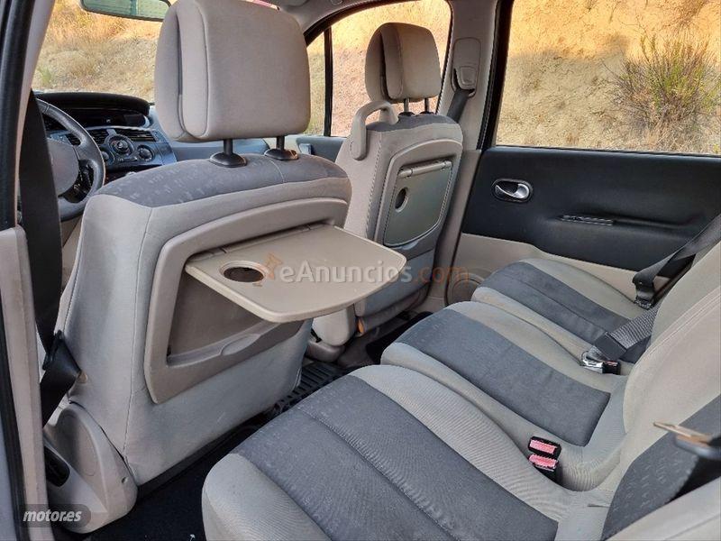 Renault Scenic CONFORT EXPRESSION 1.6 16V de 2004 con 110.000 Km por 2.000 EUR. en Granada