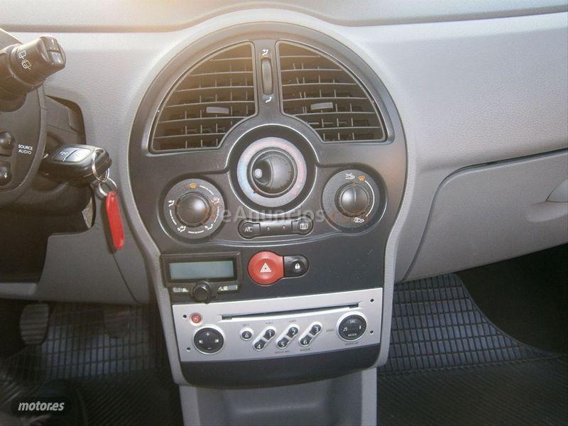 Renault Grand Modus Yahoo 1.2 16v 75 de 2011 con 105.689 Km por 5.500 EUR. en Malaga