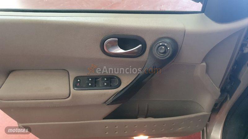 Renault Megane Grand Tour Business 1.5dCi105 de 2006 con 175.000 Km por 2.999 EUR. en Zaragoza