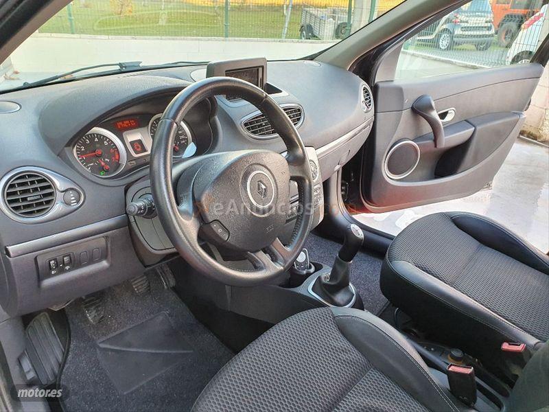 Renault Clio Grand Tour Tom Tom Edition TCE100 eco2 de 2009 con 166.000 Km por 5.700 EUR. en La Coruna