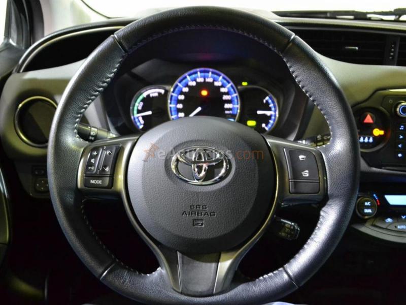 Toyota Yaris Hybrid Advance