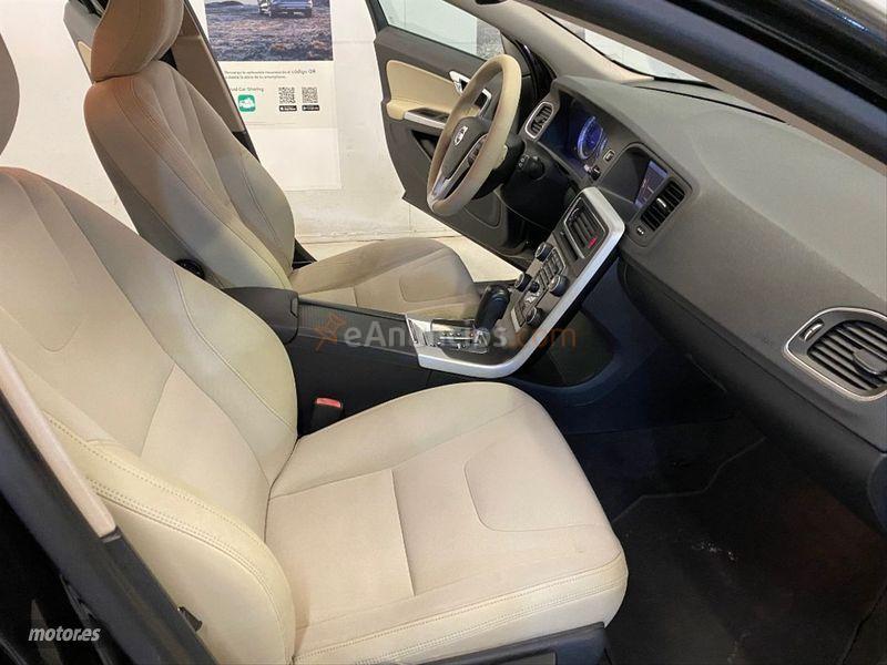 Volvo V 60 2.0 D3 Momentum Auto de 2011 con 160.000 Km por 10.900 EUR. en Madrid