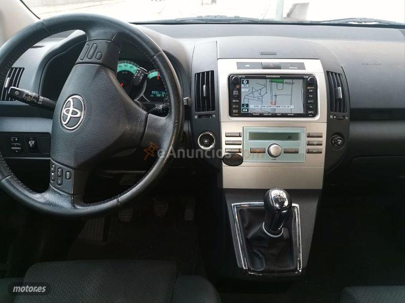 Toyota Corolla Verso 2.2 D4D 136cv Sol de 2007 con 198.000 Km por 3.200 EUR. en Barcelona