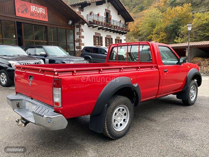 Nissan Pick up 4X4 Cabina Simple de 2005 con 197.000 Km por 9.900 EUR. en Navarra