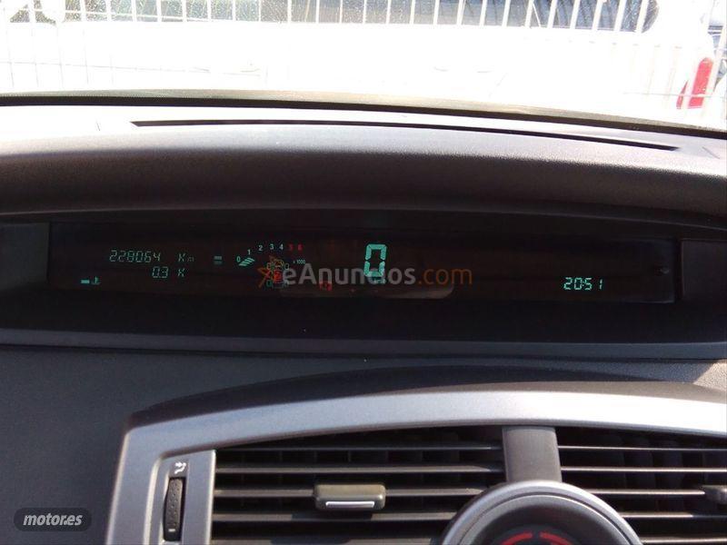 Renault Scenic CONFORT AUTHENTIQUE 1.9DCI de 2004 con 228.000 Km por 1.990 EUR. en Barcelona