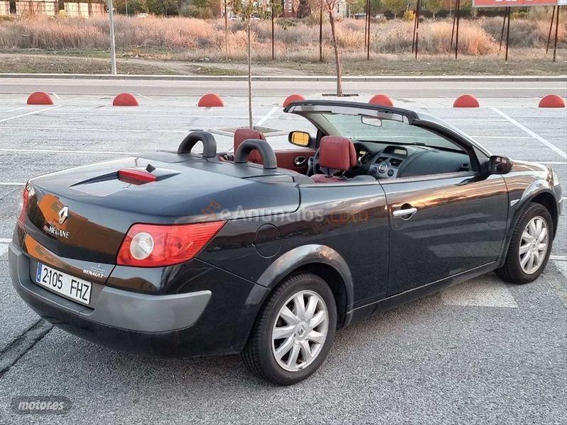 Renault Megane Coupecabrio Dynamique 1.6 16v de 2007 con 79.500 Km por 4.000 EUR. en Granada