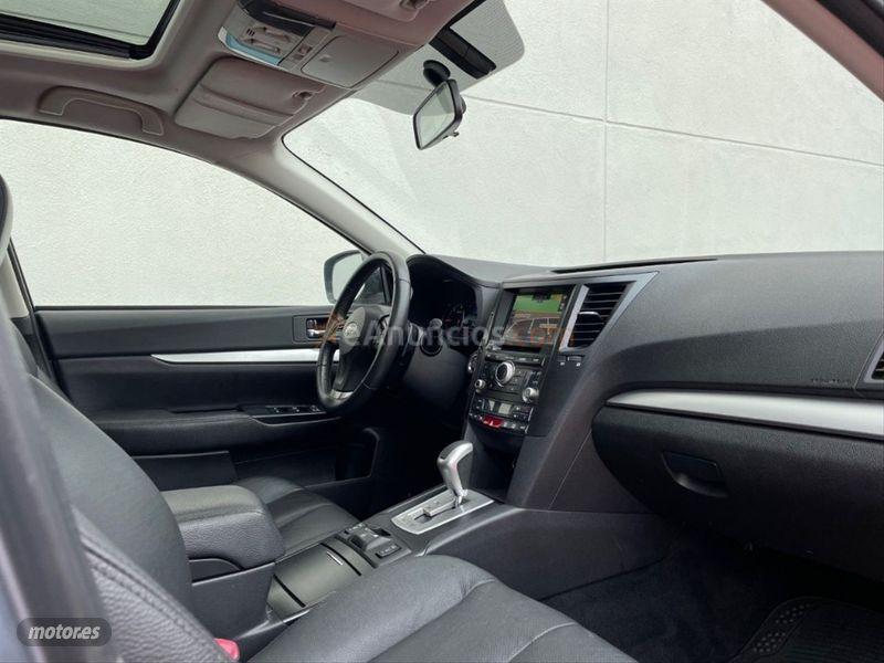 Subaru Outback 2.0 TD Executive CVT Lineartronic AWD de 2015 con 180.000 Km por 14.850 EUR. en Barcelona