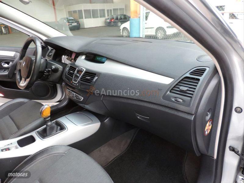 Renault Laguna G.Tour Dynamique 2.0dCi 130CV de 2009 con 180.000 Km por 4.100 EUR. en Badajoz