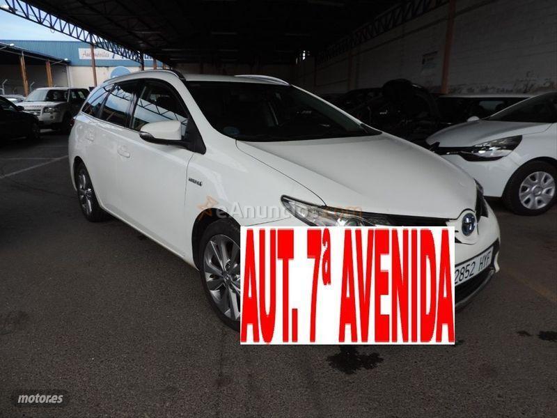Toyota Auris Hybrid Active Touring Sports de 2015 con 155.000 Km por 7.500 EUR. en Badajoz