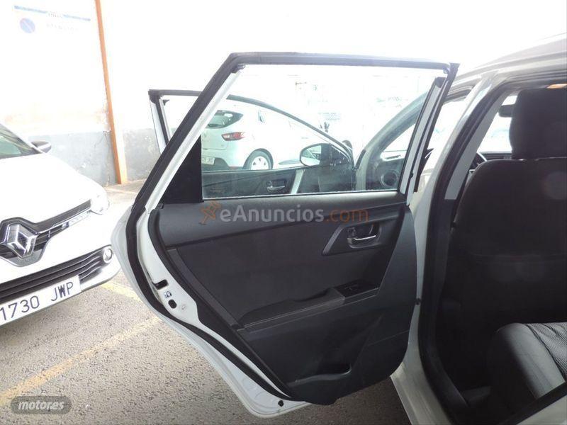 Toyota Auris Hybrid Active Touring Sports de 2015 con 155.000 Km por 7.500 EUR. en Badajoz