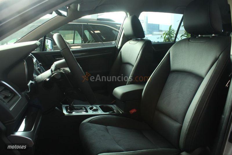Subaru Outback 2.5i Executive Silver Edition CVT AWD de 2021 con 10 Km por 35.500 EUR. en Cadiz