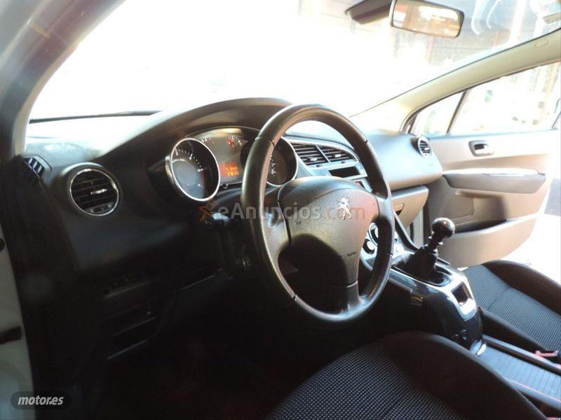 Peugeot 5008 Allure 2.0 BlueHDi 110KW 150CV de 2017 con 260.000 Km por 8.200 EUR. en Badajoz