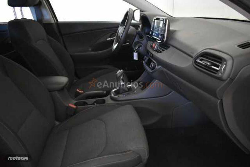 Hyundai i30 1.0 TGDI Klass 48V 120 de 2021 con 15 Km por 21.790 EUR. en Sevilla