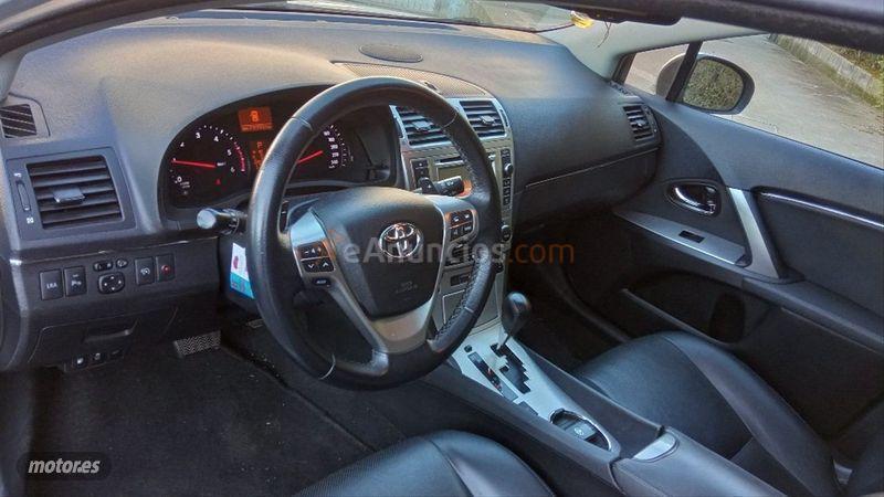 Toyota Avensis 150D Executive AutoDrive Cross Sport de 2014 con 147.400 Km por 15.500 EUR. en La Coruna