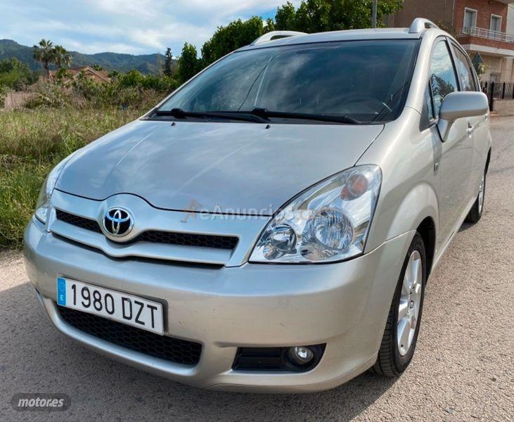 Toyota Corolla Verso 2.2 D4D 136cv Sol de 2006 con 180.000 Km por 5.700 EUR. en Murcia