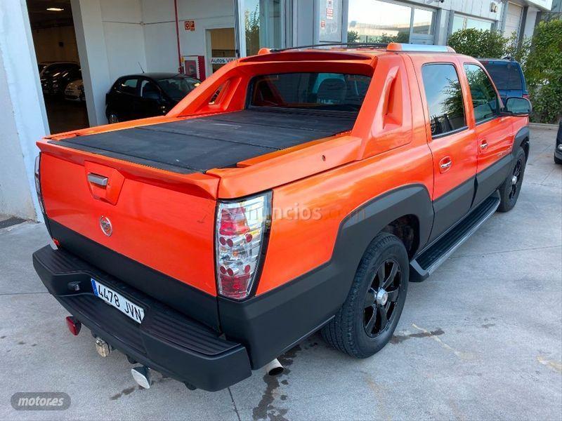 Cadillac Escalade  de 2002 con 150.000 Km por 15.900 EUR. en Madrid