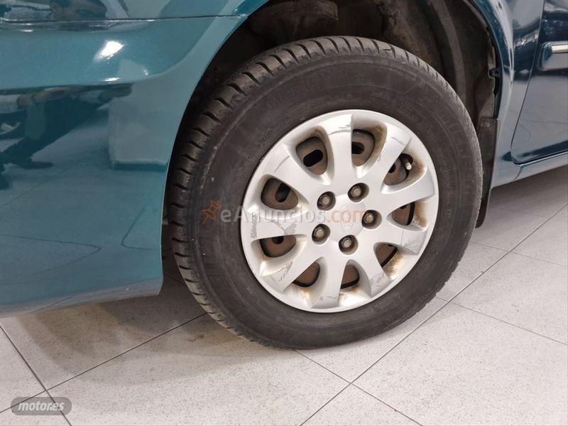 Kia Carnival 2.9 CRDi EX de 2004 con 134.000 Km por 4.800 EUR. en Valencia