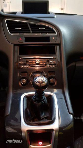 Peugeot 5008 Premium 1.6 HDI 110 FAP de 2010 con 180.000 Km por 6.499 EUR. en Malaga