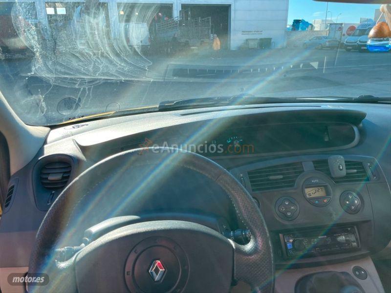 Renault Scenic CONFORT AUTHENTIQUE 1.9DCI de 2004 con 235.000 Km por 3.000 EUR. en Salamanca