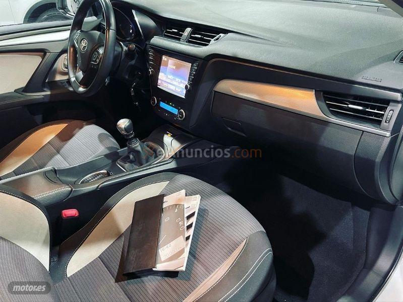 Toyota Avensis 1.6 115D ADVANCE TS de 2016 con 240.000 Km por 9.500 EUR. en Sevilla