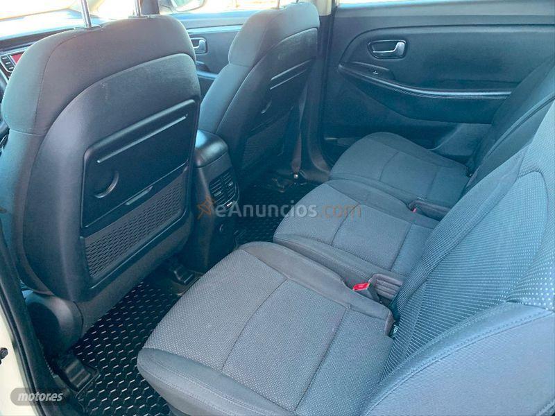 Kia Carens 1.7 CRDi VGT 141CV Drive EcoDynamic 5pl de 2015 con 400.000 Km por 6.300 EUR. en Malaga