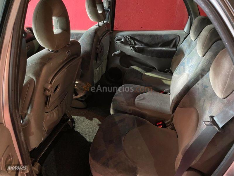 Citroen Xsara Picasso 2.0 HDI de 2002 con 245.000 Km por 2.500 EUR. en Salamanca