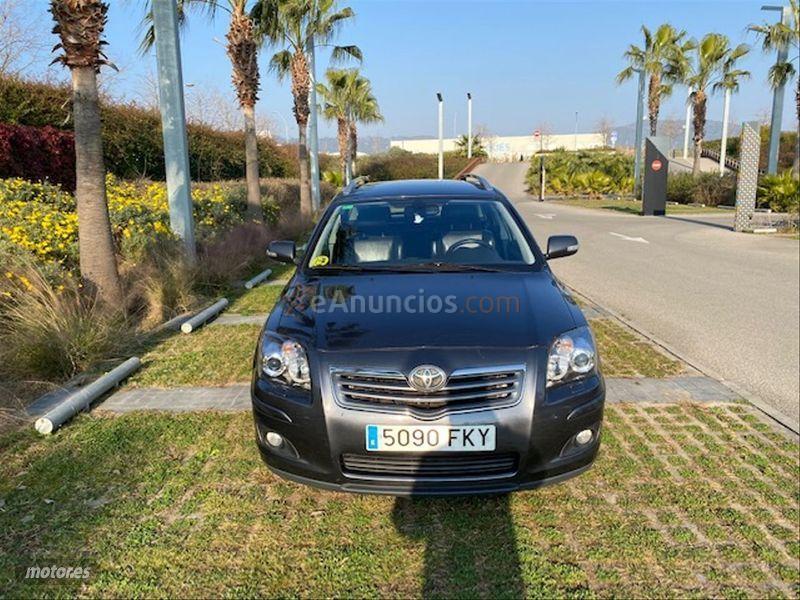 Toyota Avensis 2.0 D4D Sol Wagon de 2007 con 300.000 Km por 3.490 EUR. en Barcelona