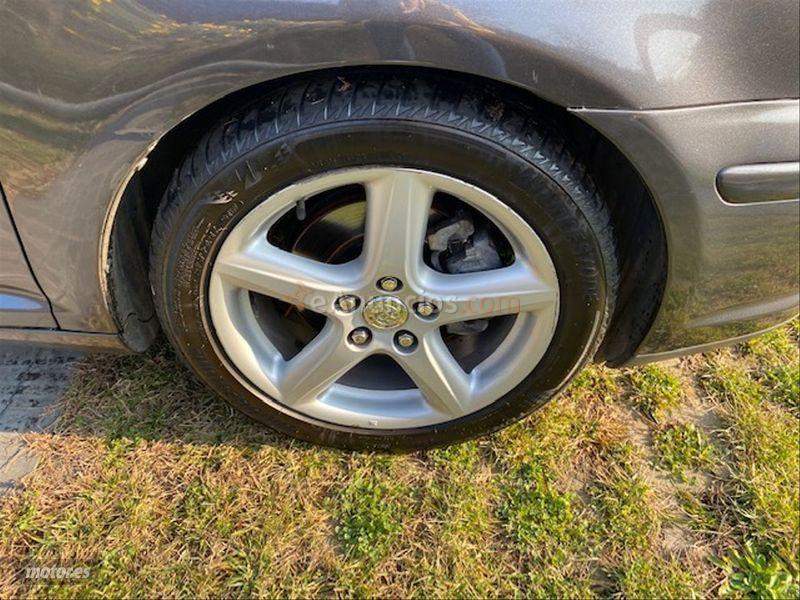 Toyota Avensis 2.0 D4D Sol Wagon de 2007 con 300.000 Km por 3.490 EUR. en Barcelona