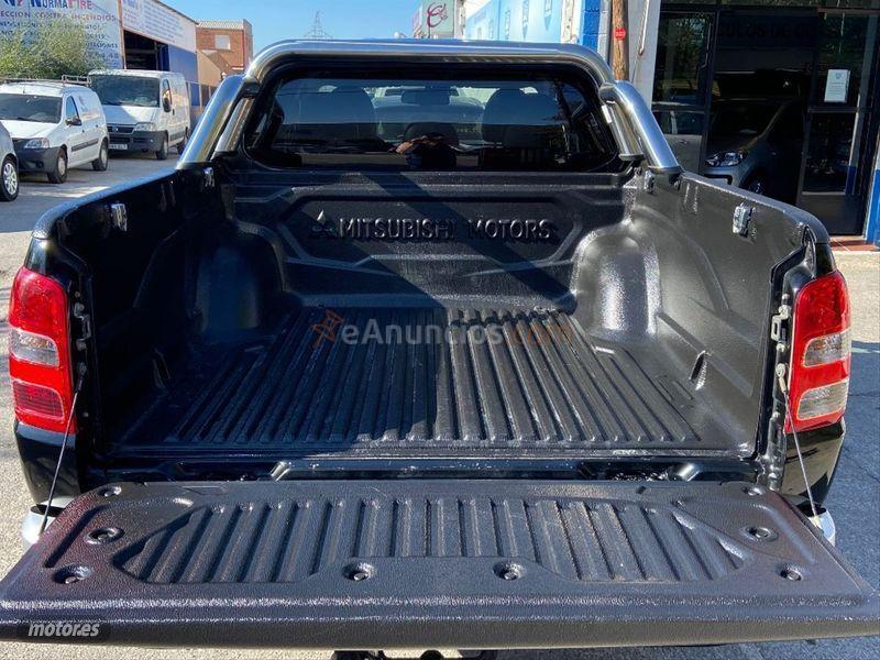 Mitsubishi L 200 DC 300 DID Kaiteki Auto de 2017 con 92.000 Km por 28.990 EUR. en Madrid