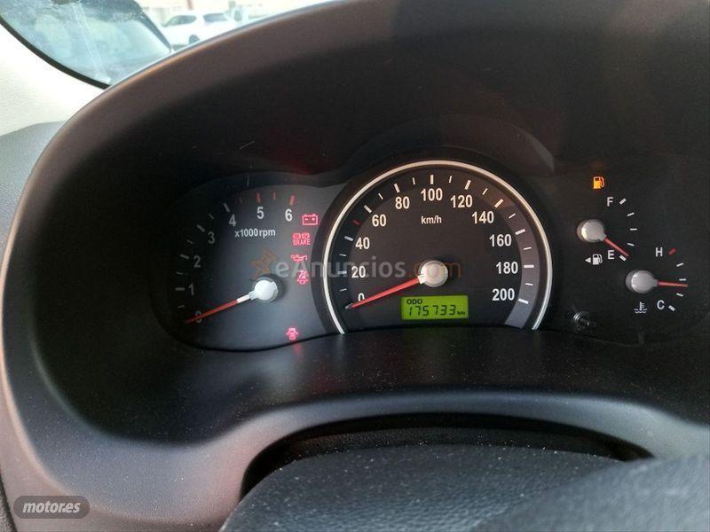 Kia Carnival 2.9 CRDi VGT EX I de 2006 con 175.000 Km por 3.500 EUR. en Barcelona