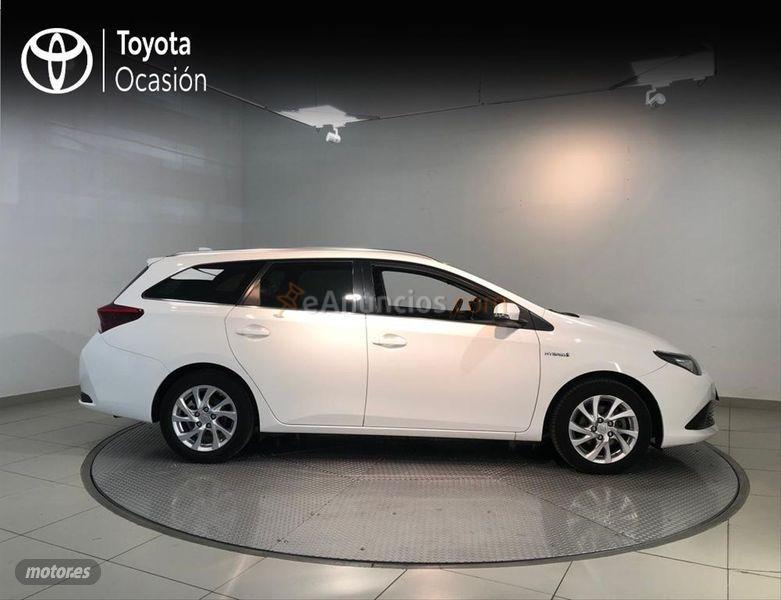 Toyota Auris 1.8 140H Active Touring Sports de 2017 con 78.000 Km por 15.500 EUR. en Leon