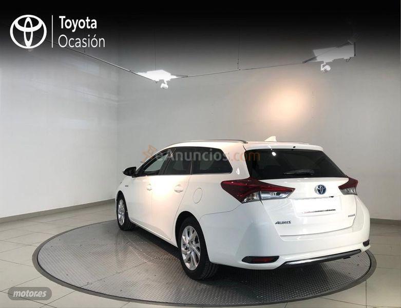 Toyota Auris 1.8 140H Active Touring Sports de 2017 con 78.000 Km por 15.500 EUR. en Leon