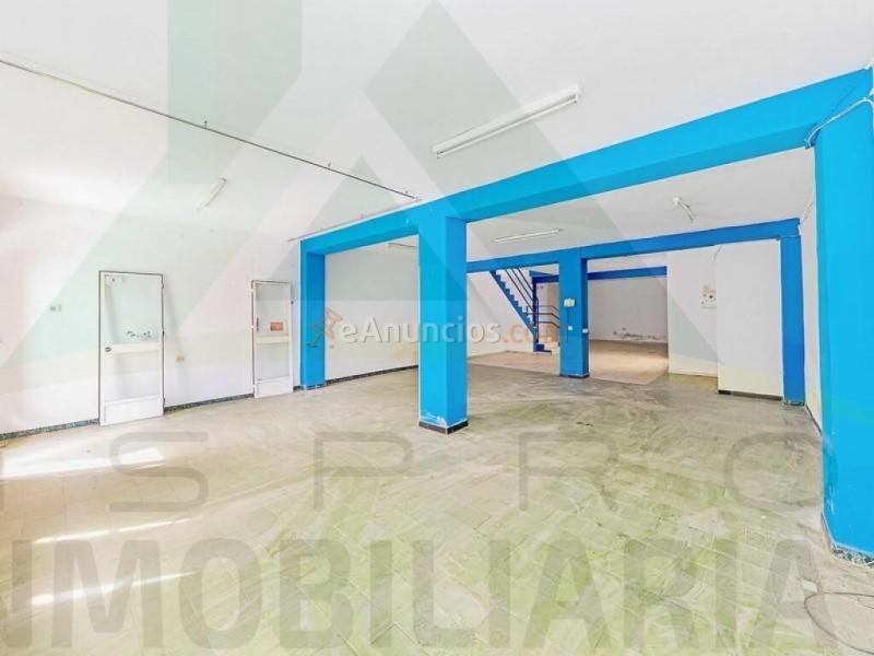 local comercial de dos plantas, posibilidad de solicitar cambio uso a residencial, y poder reformarlo para vivienda